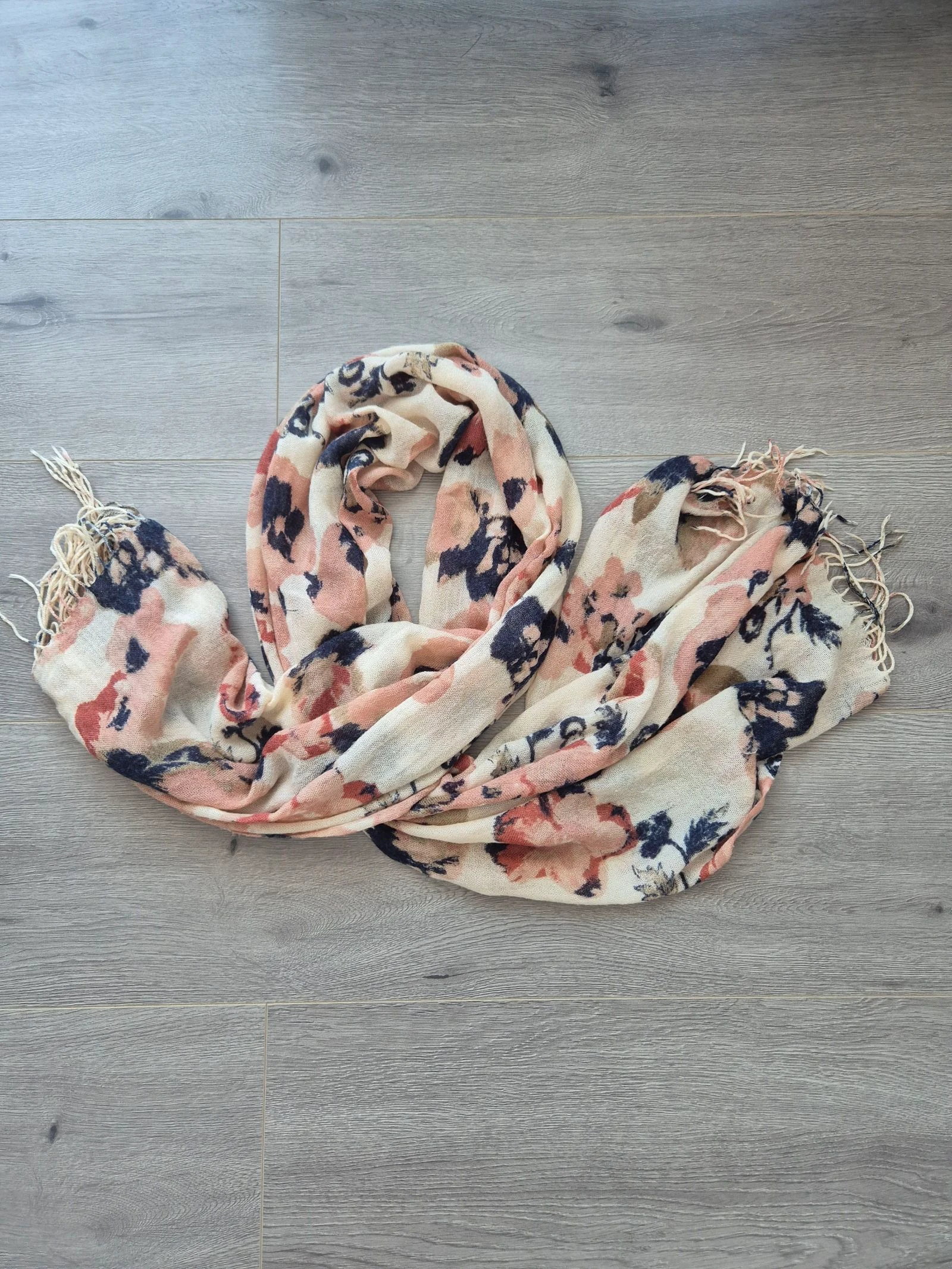 Zachte Bloemen Sjaal / Omslagdoek met Kwastjes (Perzik, Blauw, Beige)